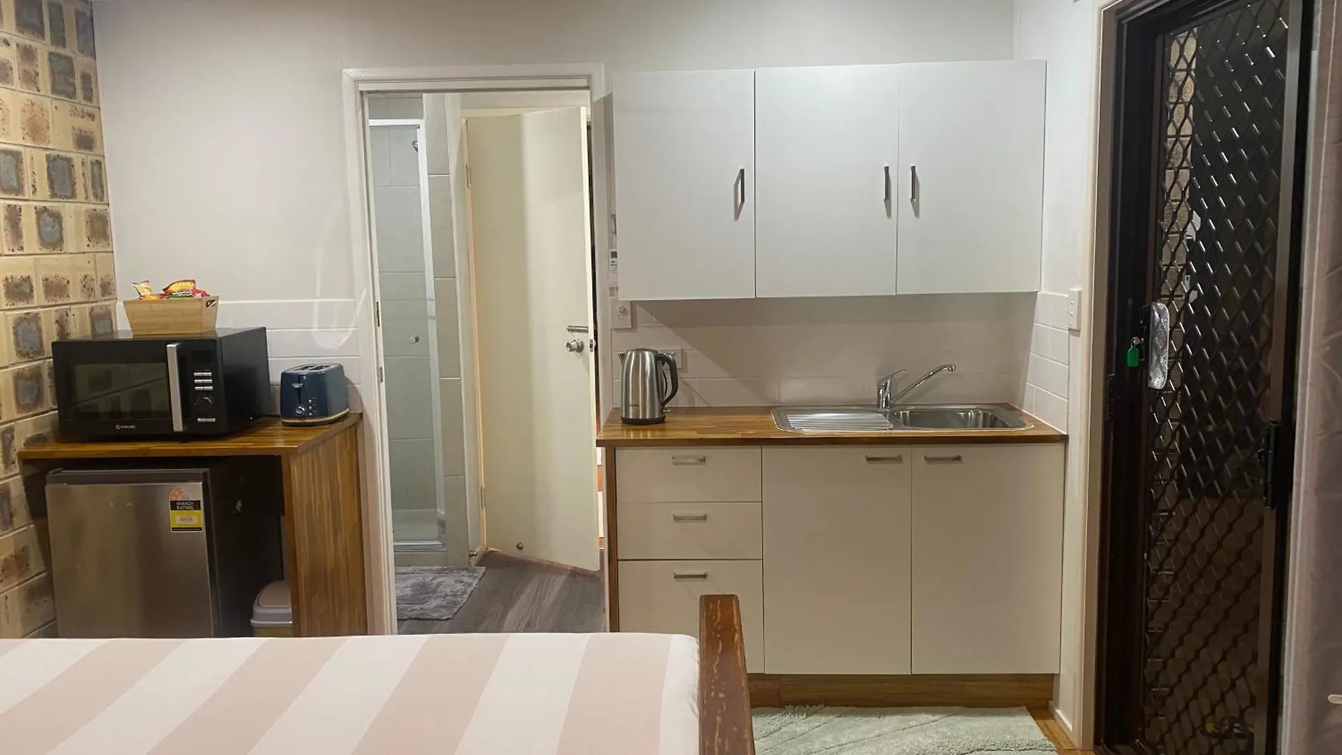 Guest house The Palms Hotel Parrearra Australia